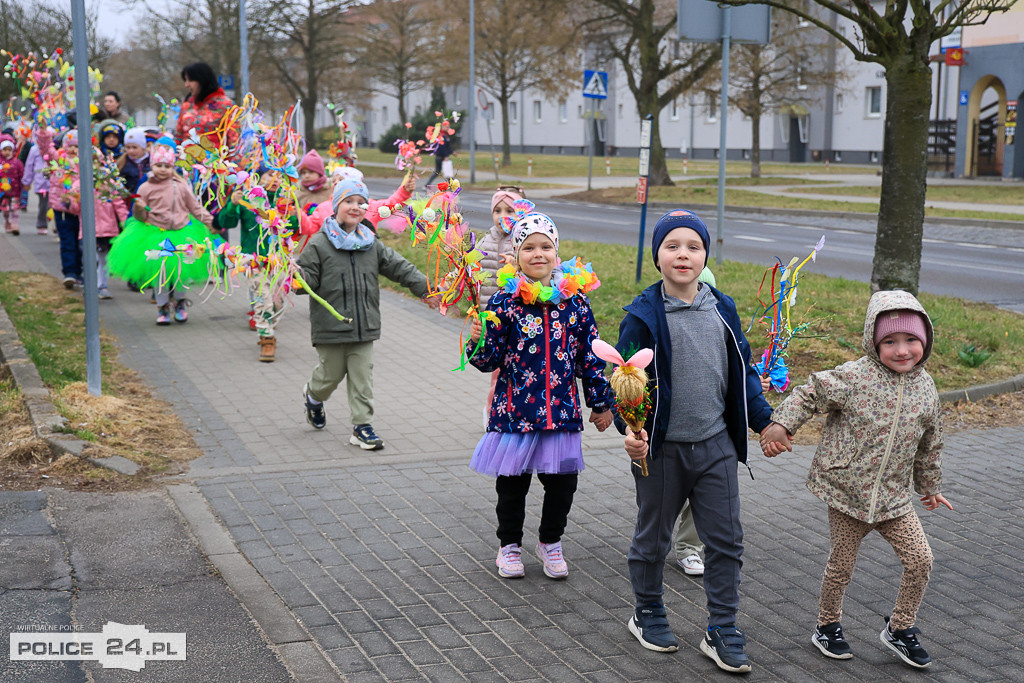 Wiosna! Barwne korowody dzieci przeszły ulicami Police
