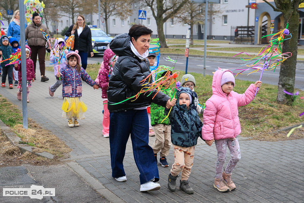Wiosna! Barwne korowody dzieci przeszły ulicami Police