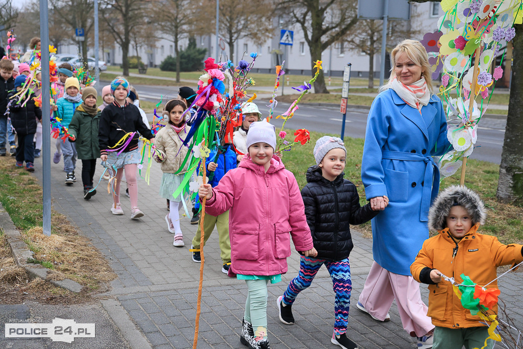 Wiosna! Barwne korowody dzieci przeszły ulicami Police