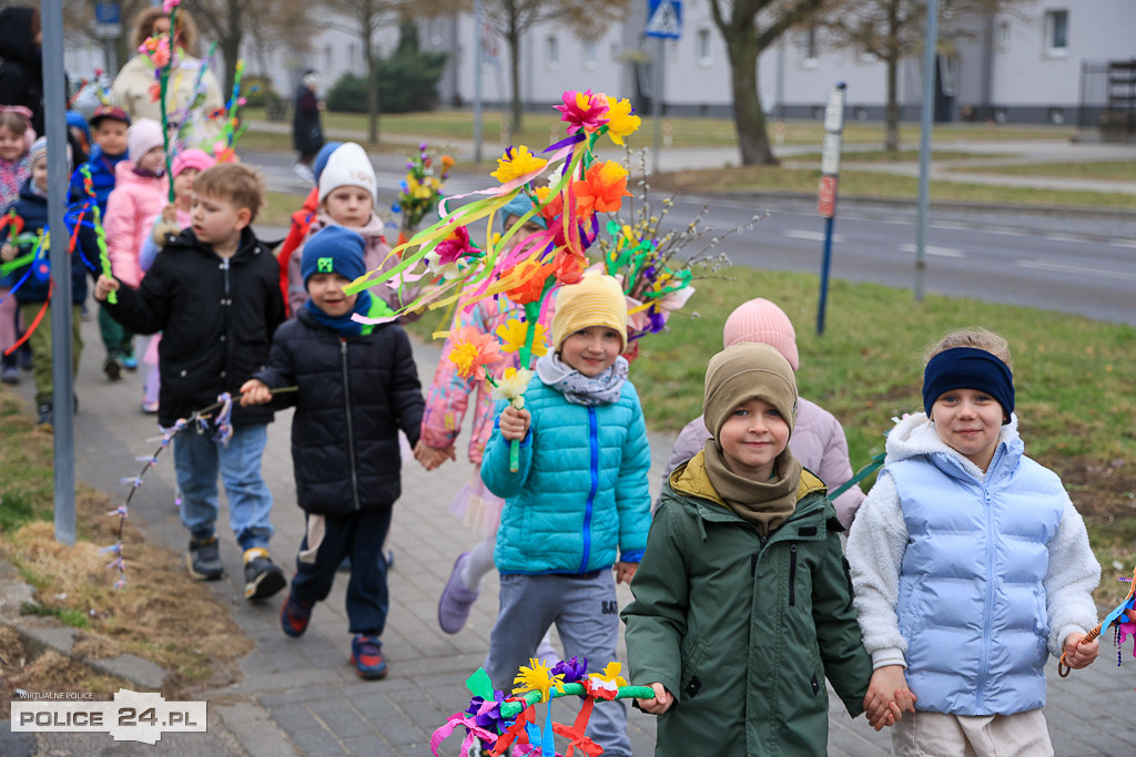 Wiosna! Barwne korowody dzieci przeszły ulicami Police