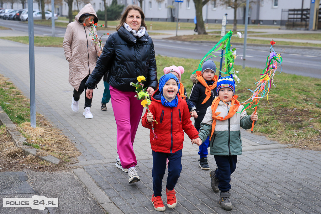 Wiosna! Barwne korowody dzieci przeszły ulicami Police