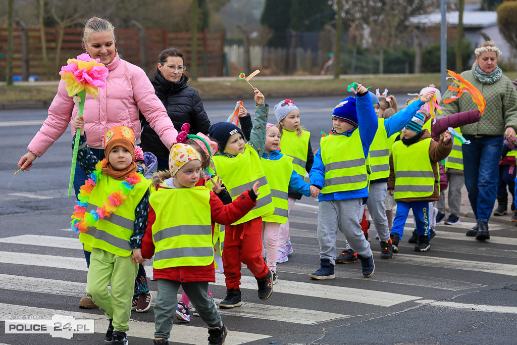 Wiosna! Barwne korowody dzieci przeszły ulicami Police