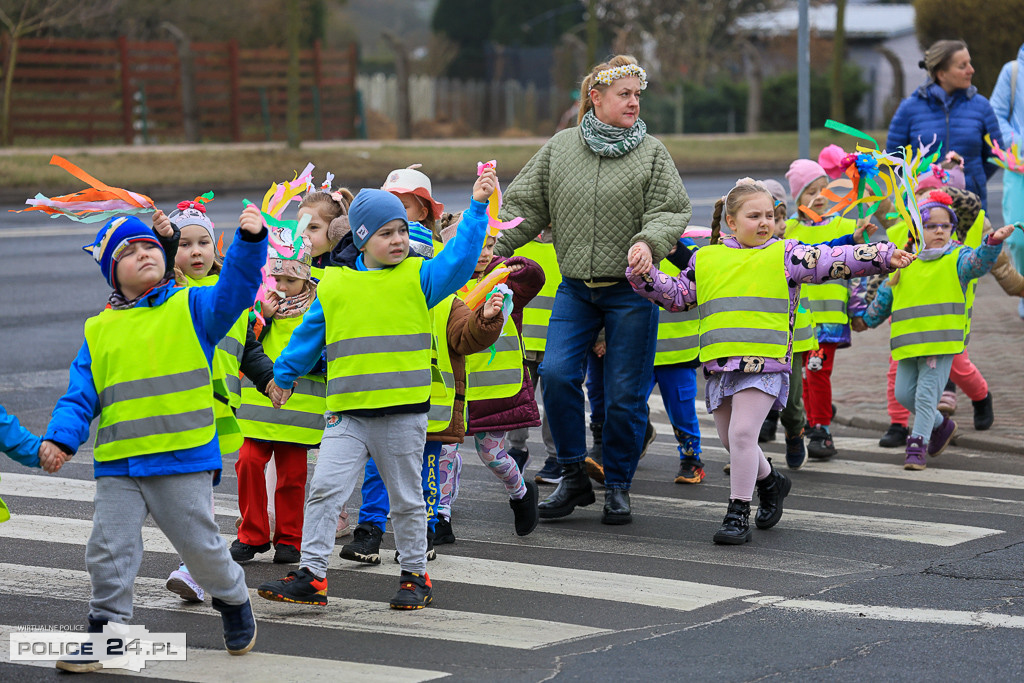 Wiosna! Barwne korowody dzieci przeszły ulicami Police