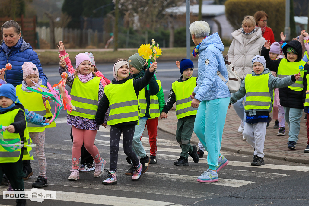 Wiosna! Barwne korowody dzieci przeszły ulicami Police