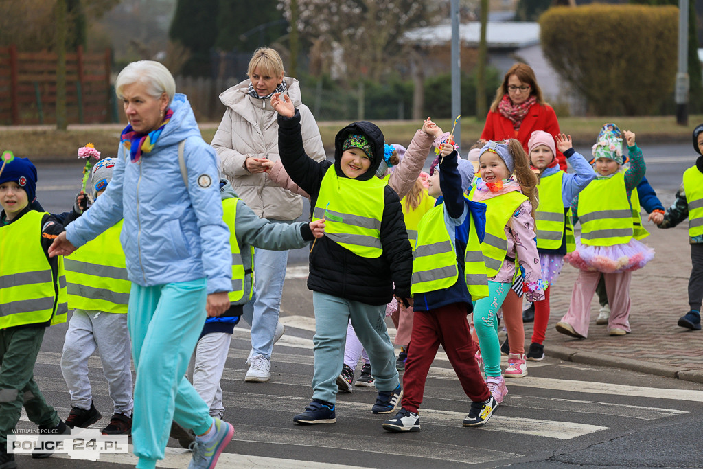 Wiosna! Barwne korowody dzieci przeszły ulicami Police