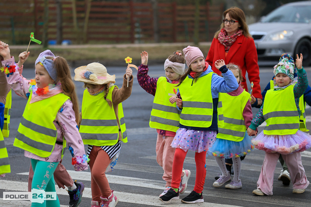 Wiosna! Barwne korowody dzieci przeszły ulicami Police
