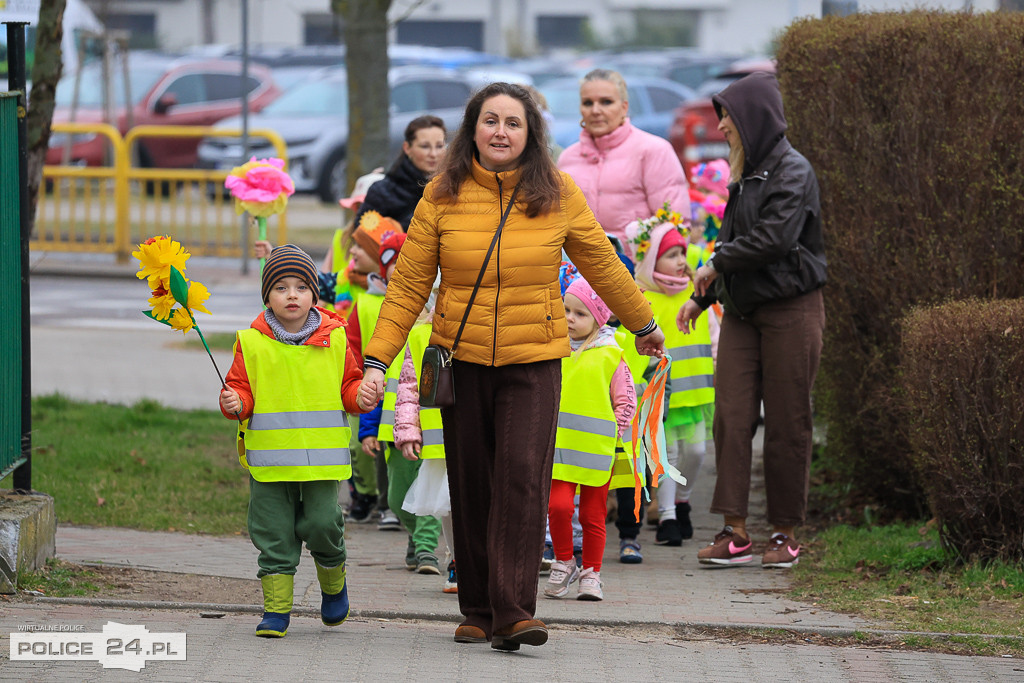 Wiosna! Barwne korowody dzieci przeszły ulicami Police