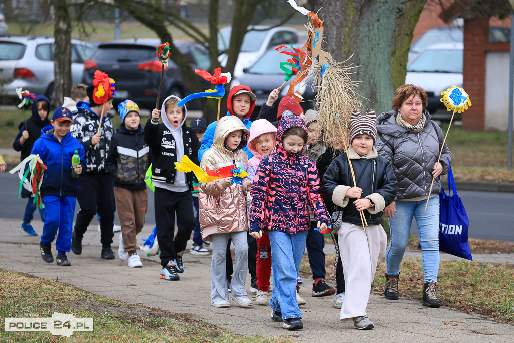Wiosna! Barwne korowody dzieci przeszły ulicami Police