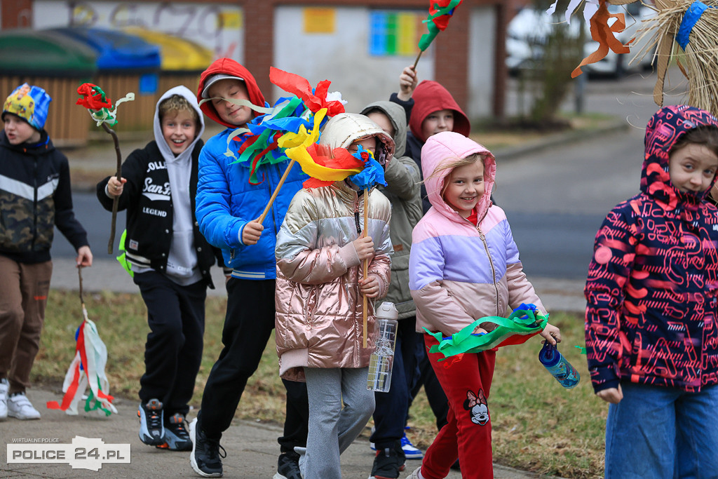 Wiosna! Barwne korowody dzieci przeszły ulicami Police