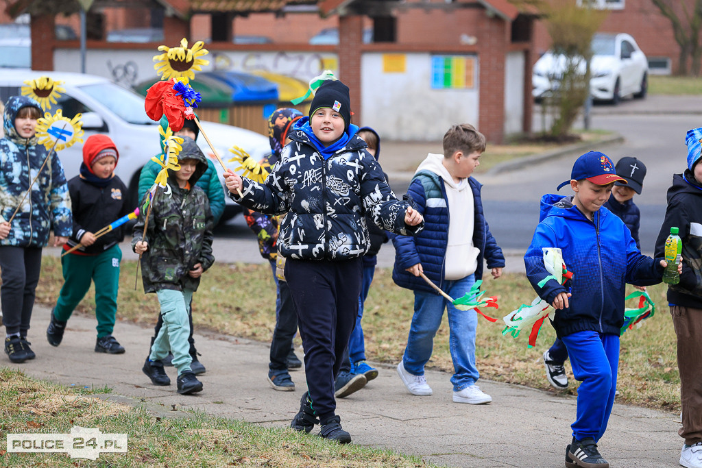 Wiosna! Barwne korowody dzieci przeszły ulicami Police