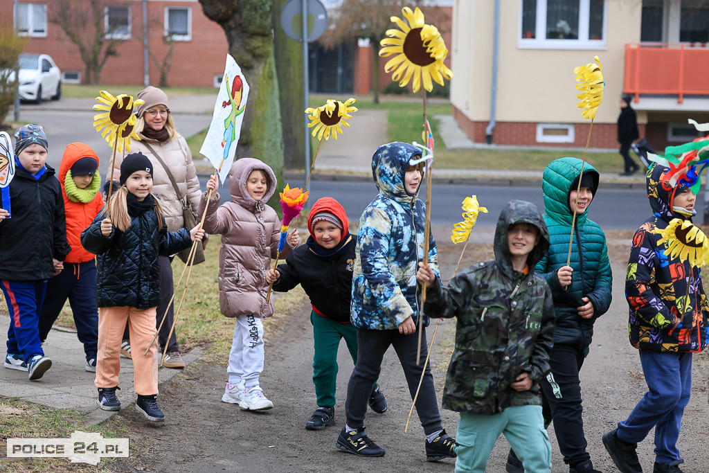 Wiosna! Barwne korowody dzieci przeszły ulicami Police
