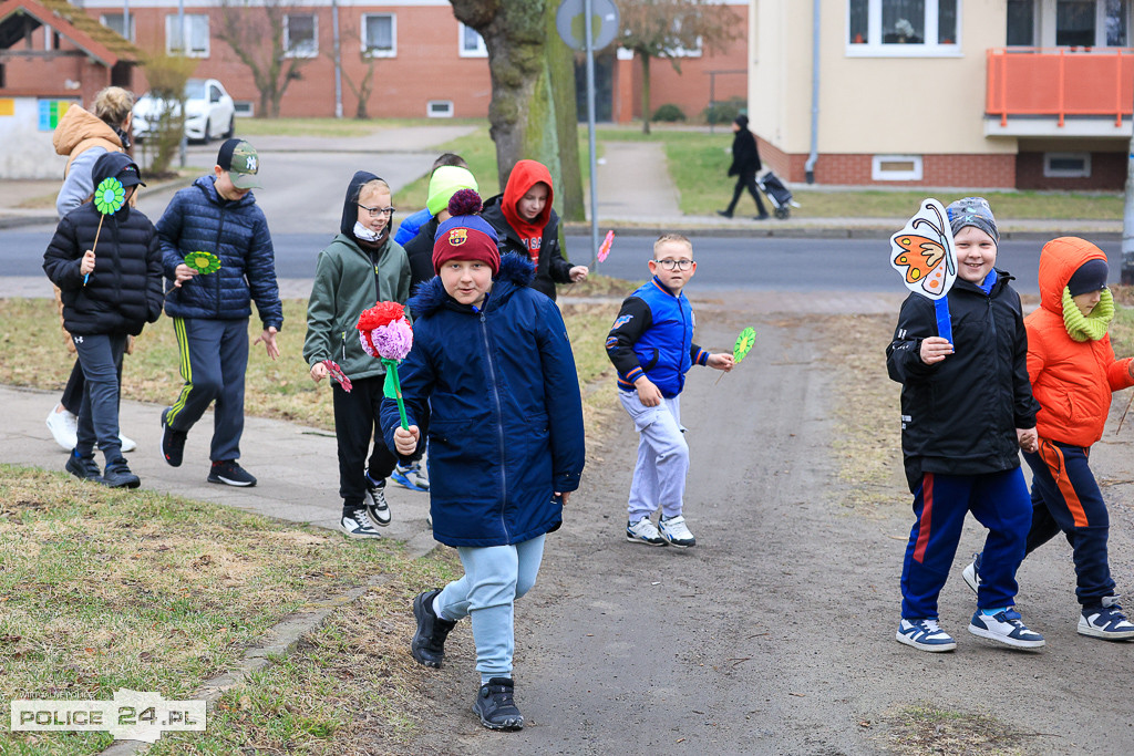 Wiosna! Barwne korowody dzieci przeszły ulicami Police