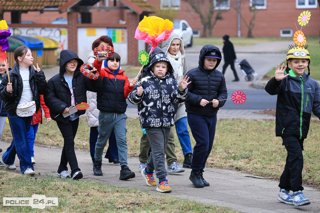 Wiosna! Barwne korowody dzieci przeszły ulicami Police