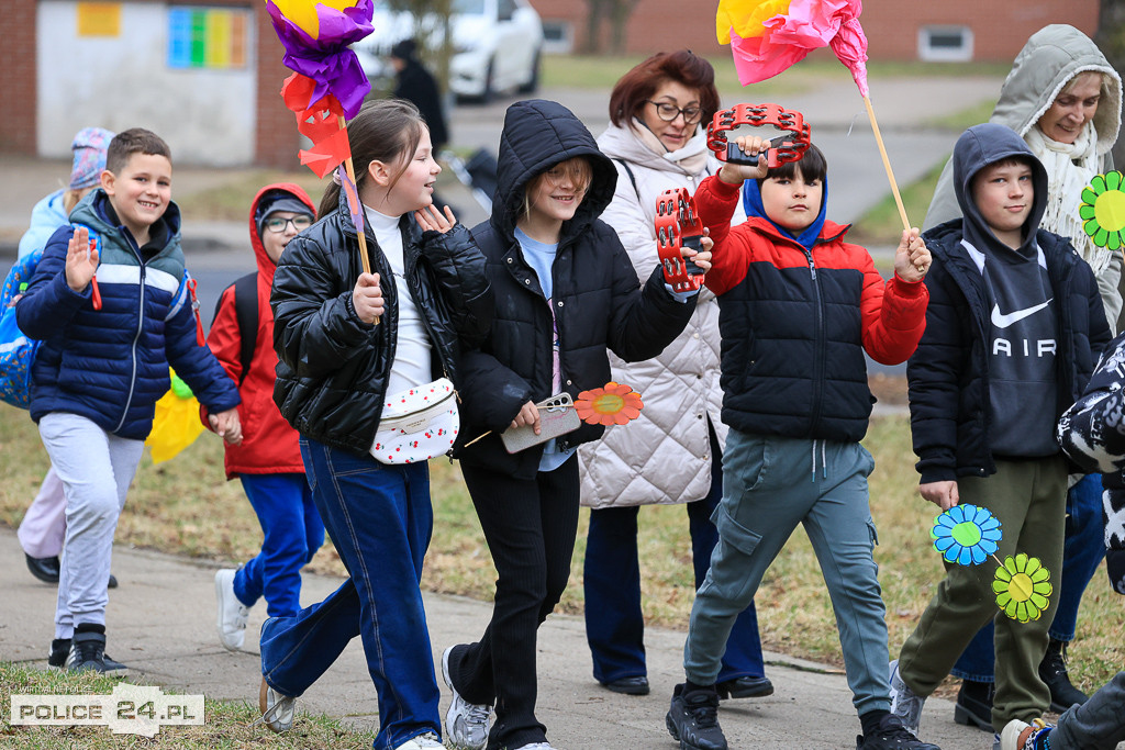 Wiosna! Barwne korowody dzieci przeszły ulicami Police