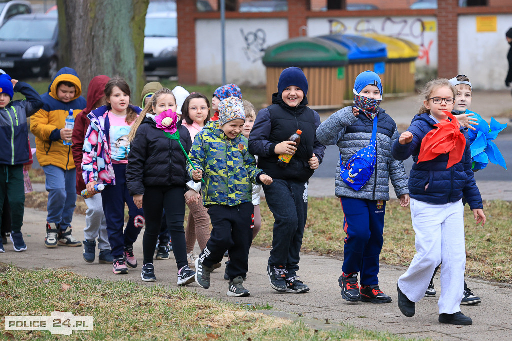 Wiosna! Barwne korowody dzieci przeszły ulicami Police