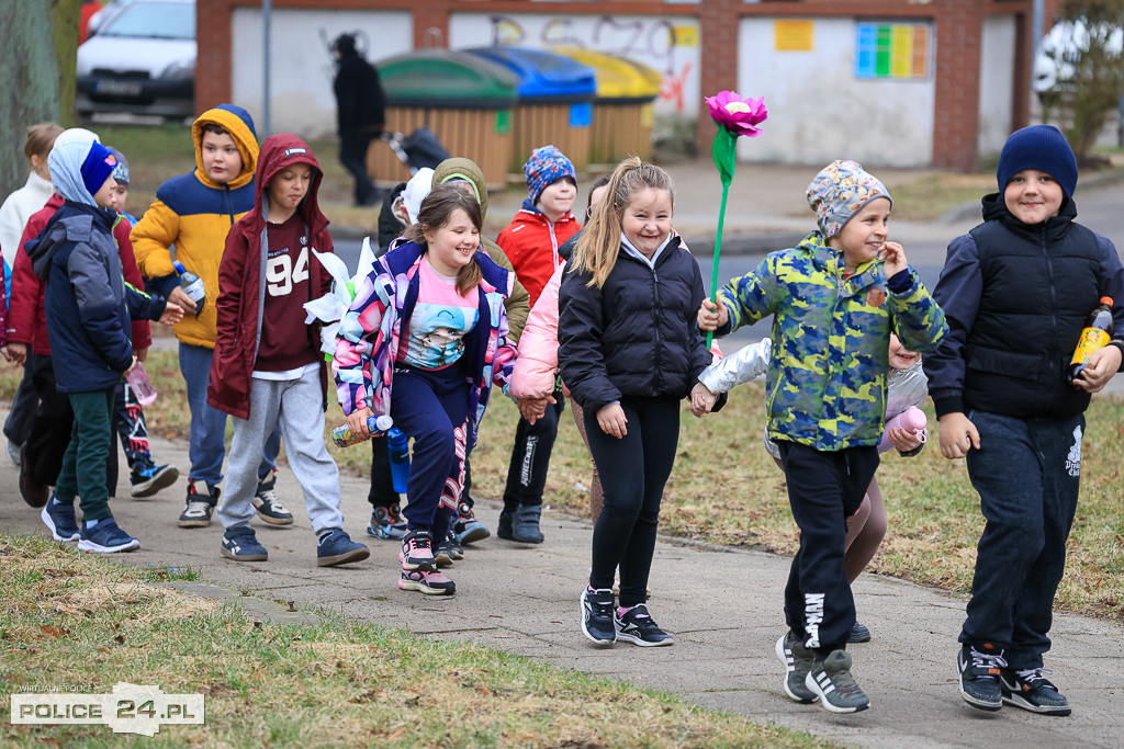Wiosna! Barwne korowody dzieci przeszły ulicami Police