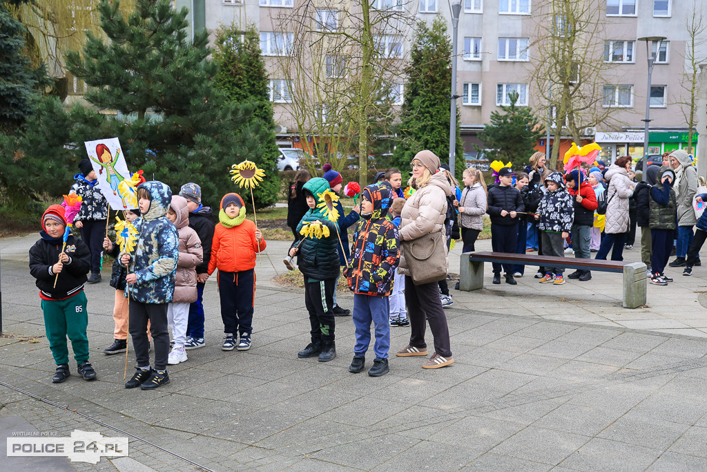 Wiosna! Barwne korowody dzieci przeszły ulicami Police