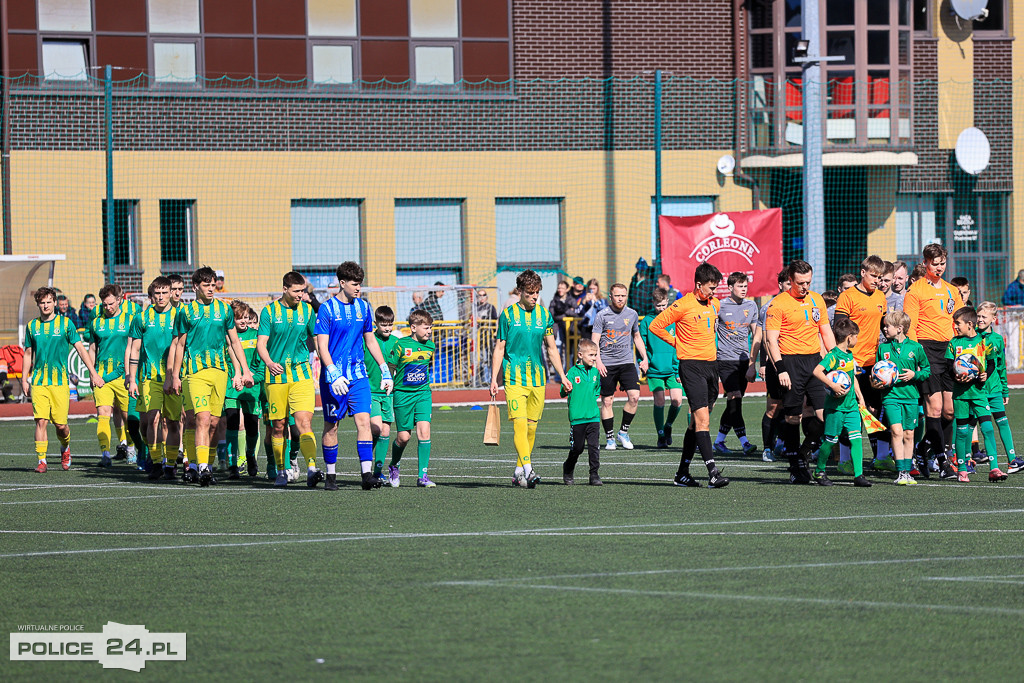 Chemik Police wygrywa z Mechanikiem Bobolice