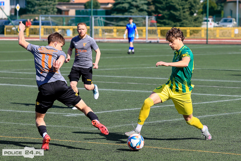 Chemik Police wygrywa z Mechanikiem Bobolice