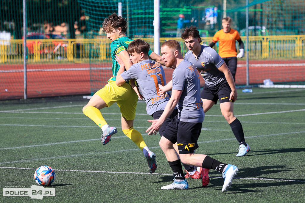 Chemik Police wygrywa z Mechanikiem Bobolice