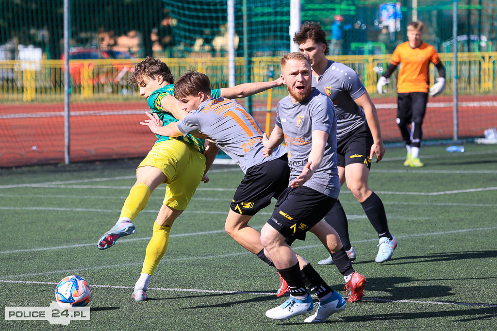 Chemik Police wygrywa z Mechanikiem Bobolice