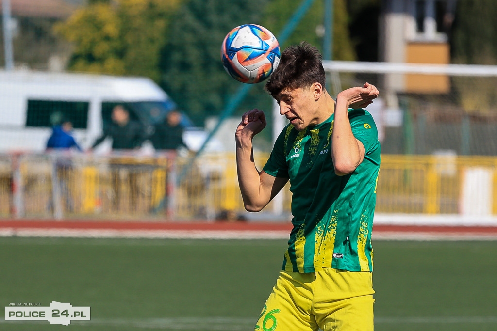 Chemik Police wygrywa z Mechanikiem Bobolice