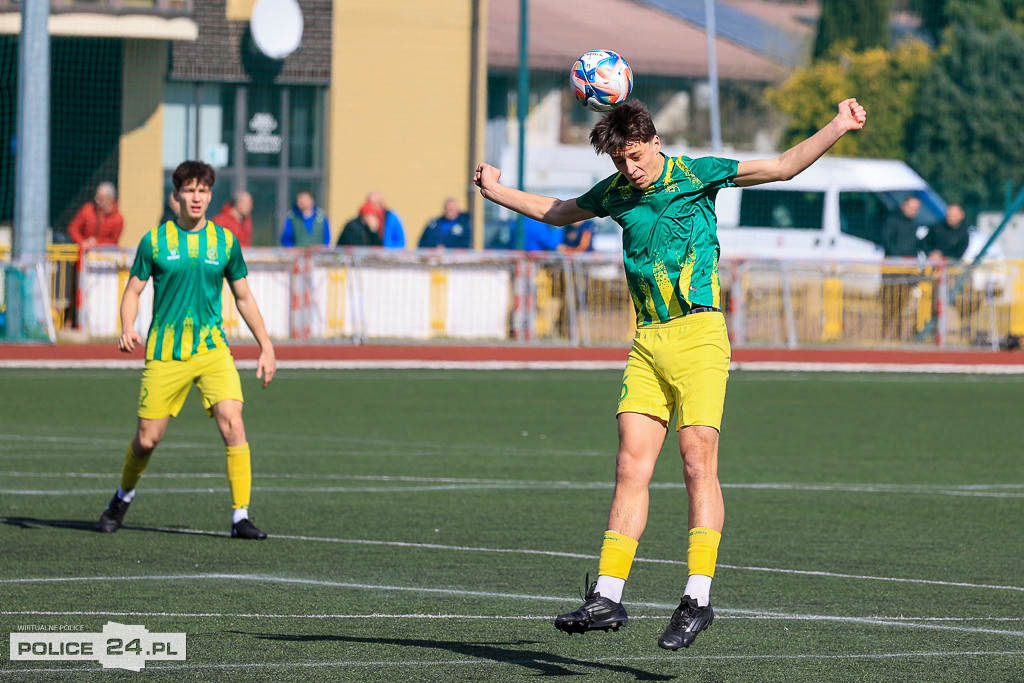 Chemik Police wygrywa z Mechanikiem Bobolice