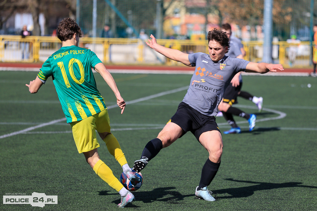 Chemik Police wygrywa z Mechanikiem Bobolice