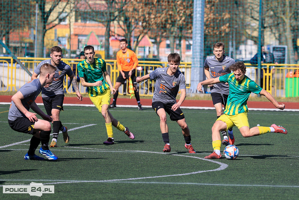Chemik Police wygrywa z Mechanikiem Bobolice