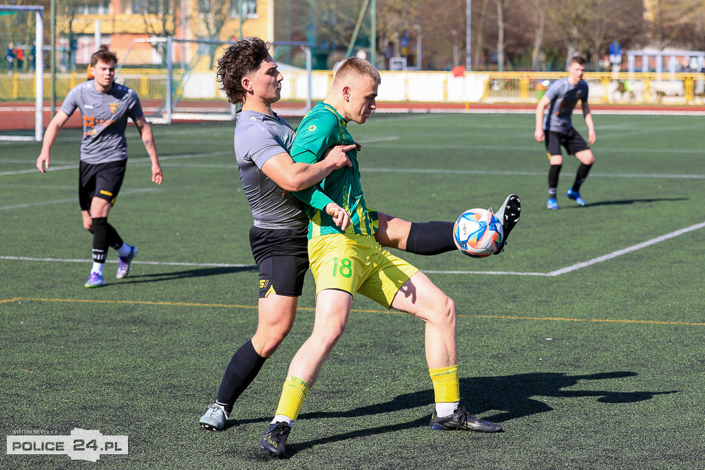 Chemik Police wygrywa z Mechanikiem Bobolice