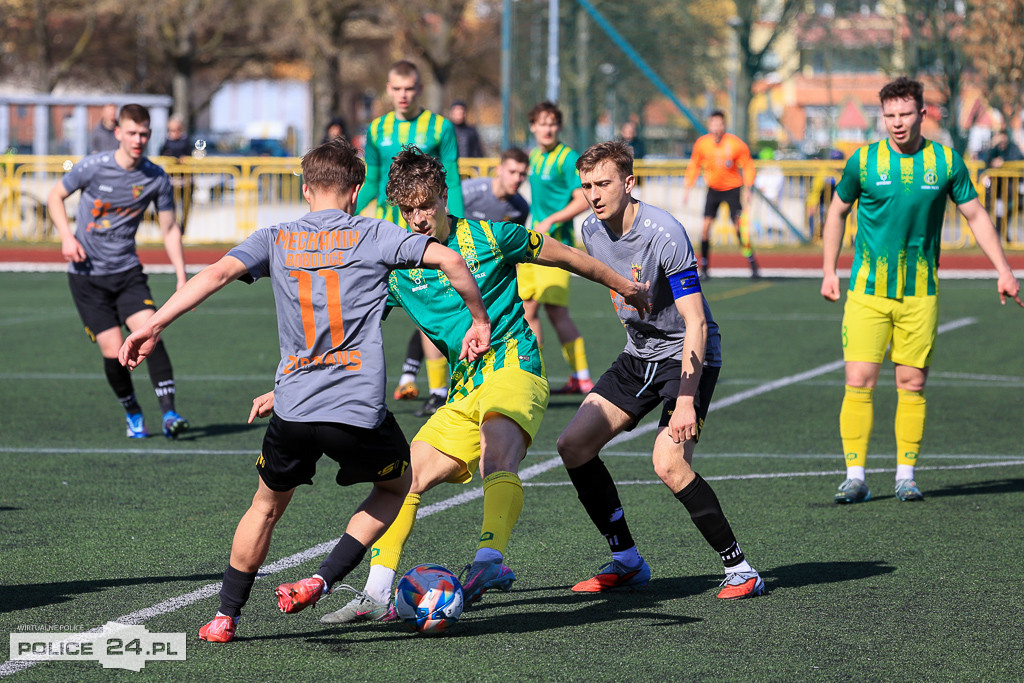 Chemik Police wygrywa z Mechanikiem Bobolice