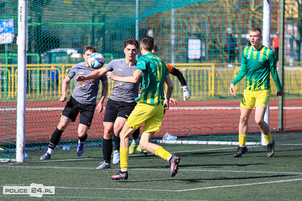 Chemik Police wygrywa z Mechanikiem Bobolice