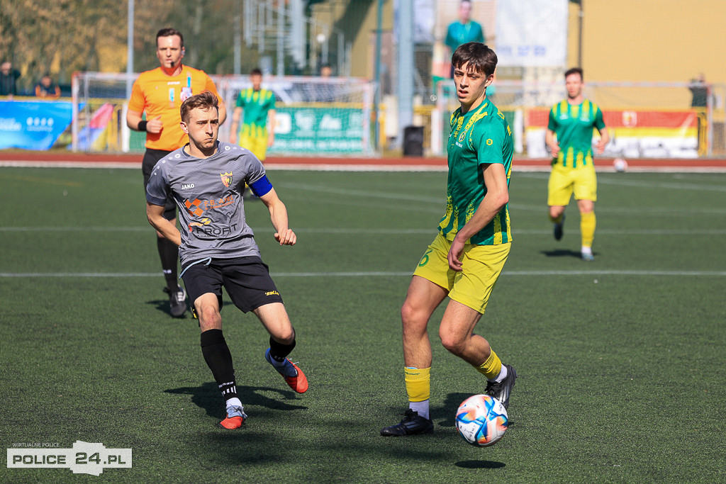 Chemik Police wygrywa z Mechanikiem Bobolice