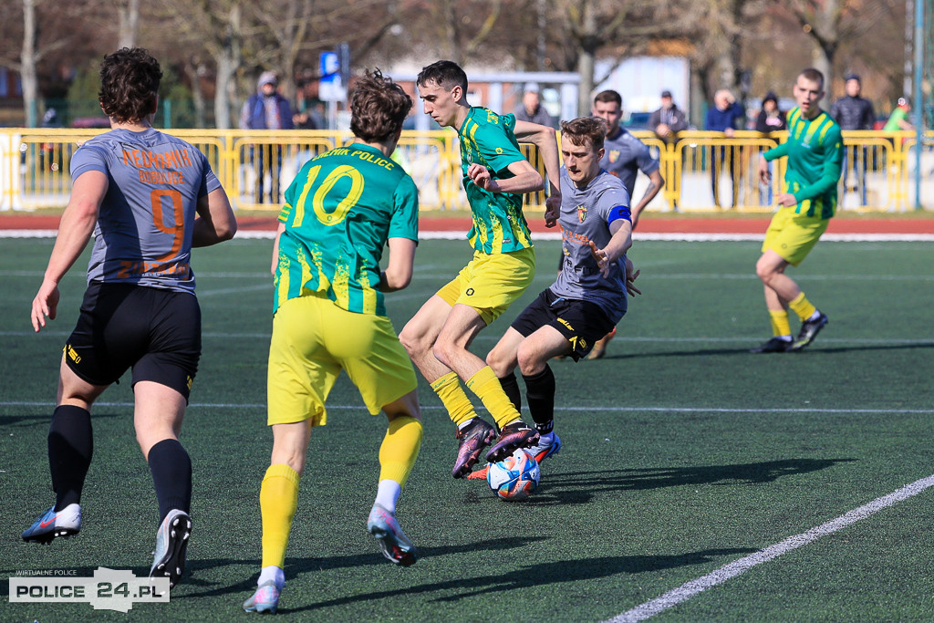 Chemik Police wygrywa z Mechanikiem Bobolice