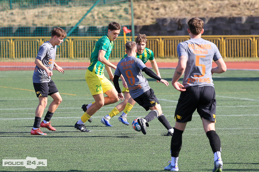 Chemik Police wygrywa z Mechanikiem Bobolice