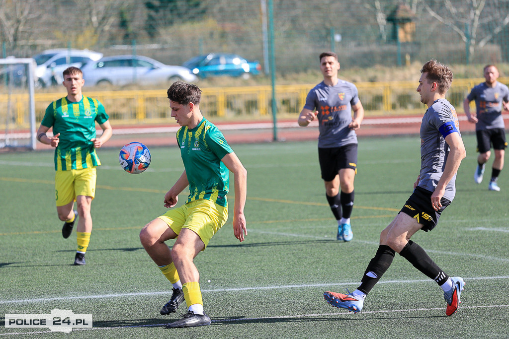 Chemik Police wygrywa z Mechanikiem Bobolice