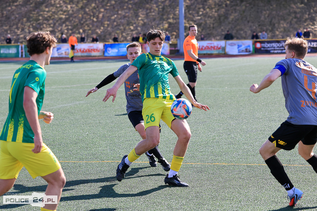 Chemik Police wygrywa z Mechanikiem Bobolice