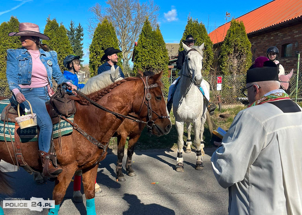 Święcenie pokarmów w Policach, Niekłończycy, Tatyni