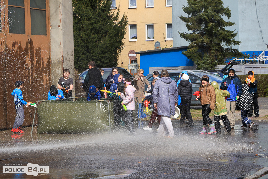 Śmigus-dyngus ze strażakami w Policach