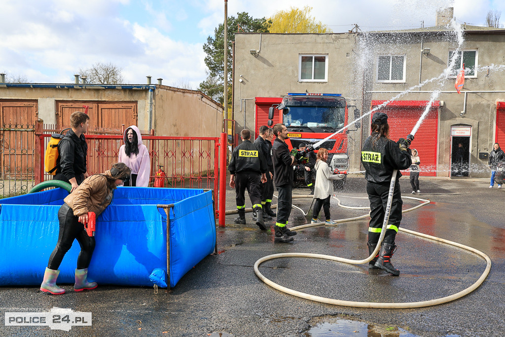 Śmigus-dyngus ze strażakami w Policach