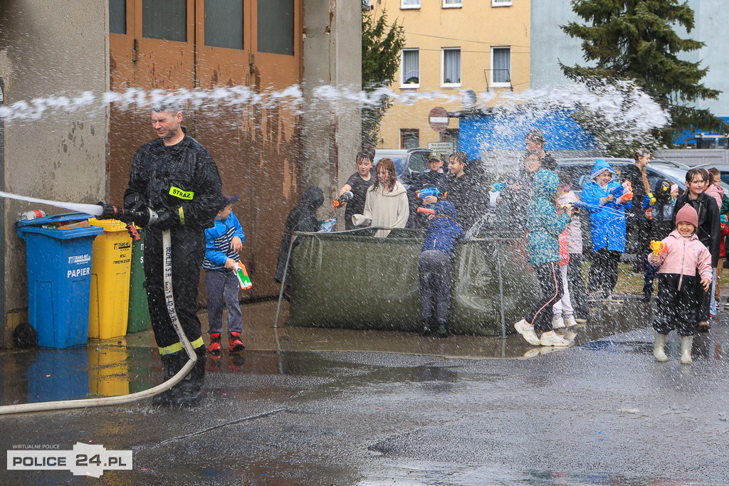 Śmigus-dyngus ze strażakami w Policach