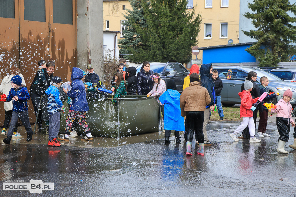 Śmigus-dyngus ze strażakami w Policach