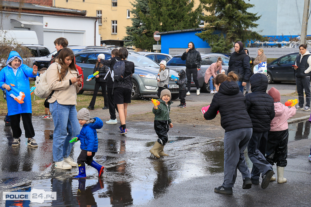 Śmigus-dyngus ze strażakami w Policach