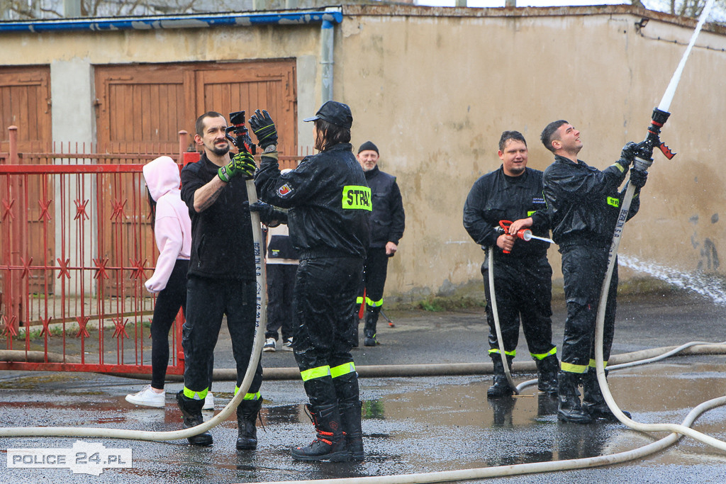 Śmigus-dyngus ze strażakami w Policach