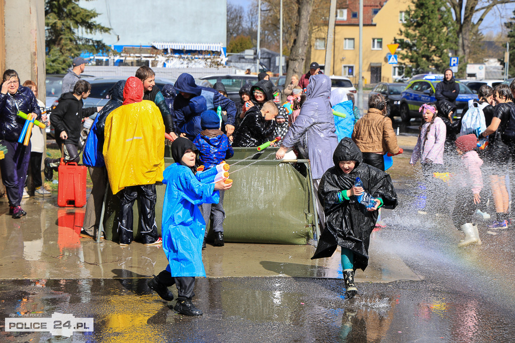 Śmigus-dyngus ze strażakami w Policach