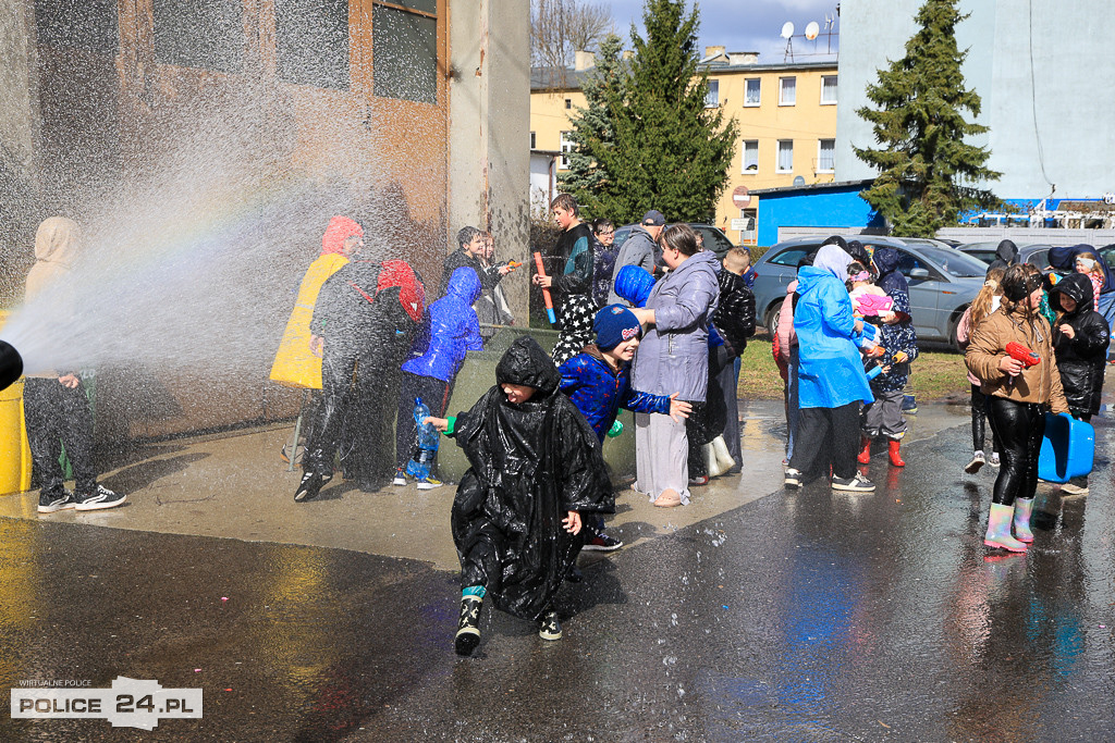 Śmigus-dyngus ze strażakami w Policach