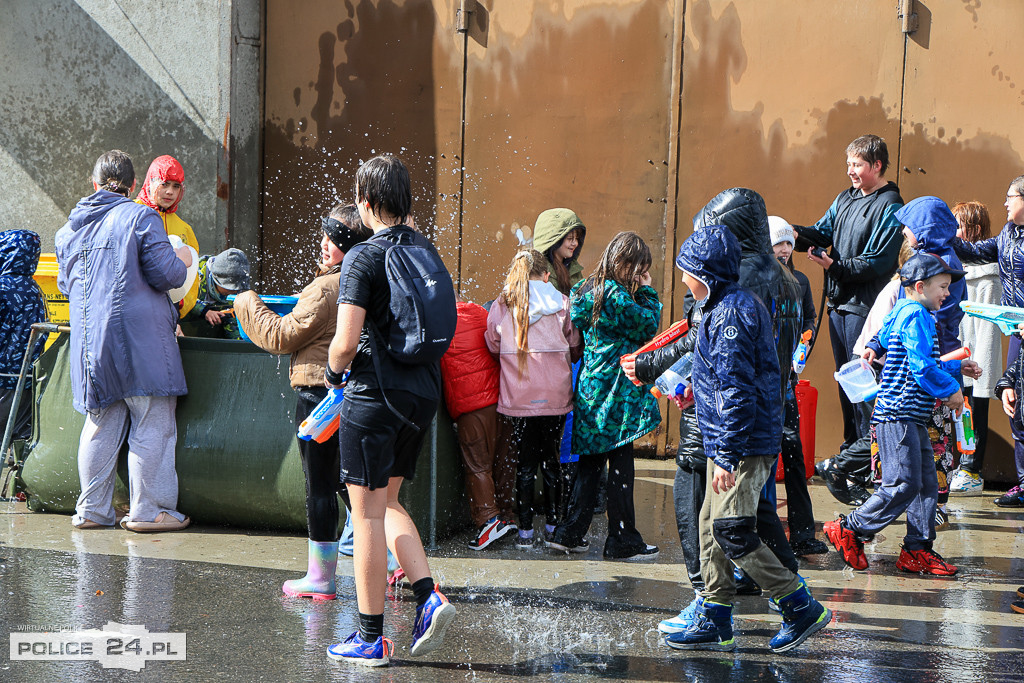 Śmigus-dyngus ze strażakami w Policach