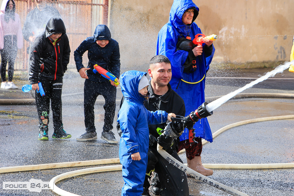Śmigus-dyngus ze strażakami w Policach