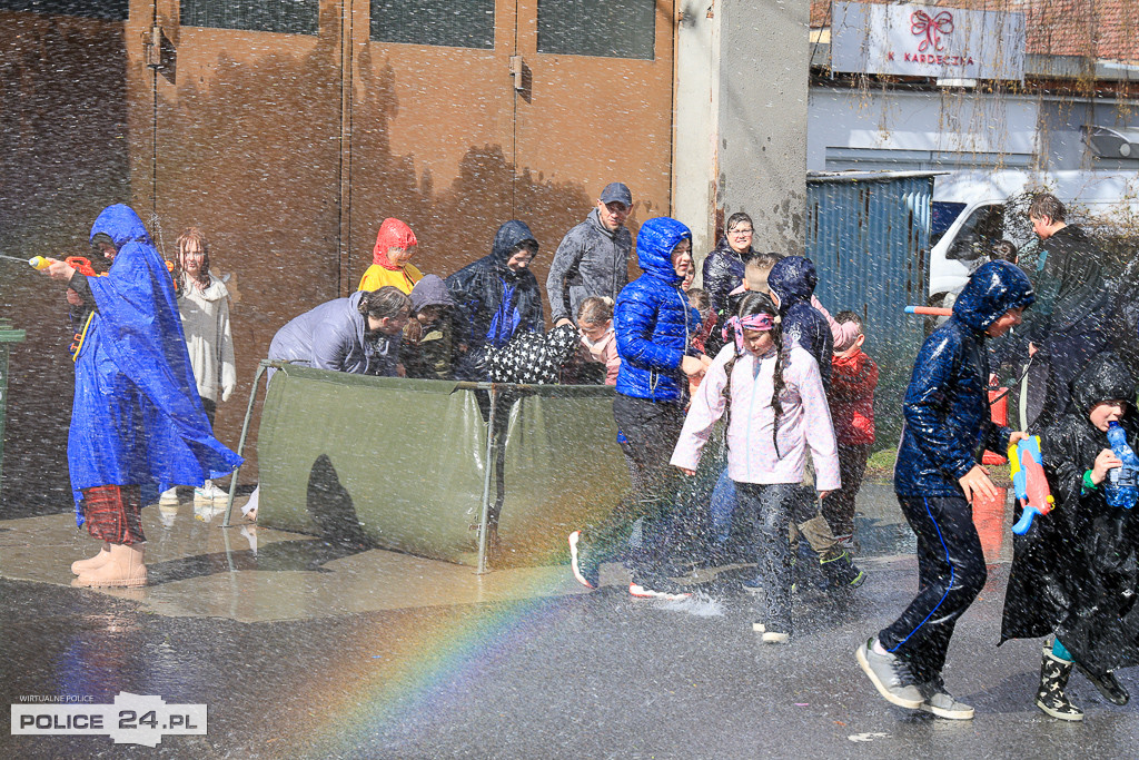 Śmigus-dyngus ze strażakami w Policach