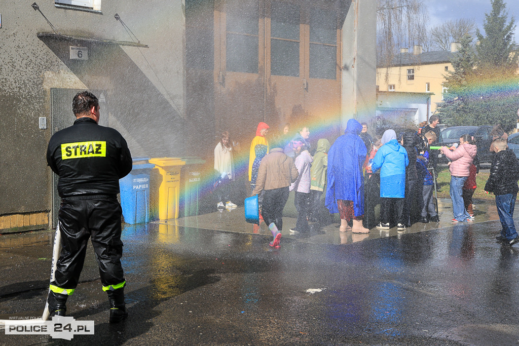 Śmigus-dyngus ze strażakami w Policach